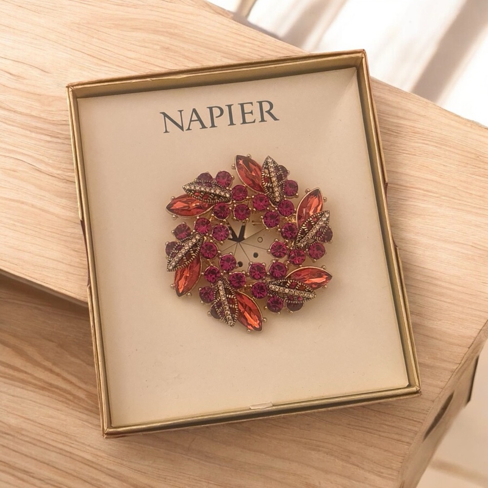 NWT VINTAGE NAPIER RED CRYSTAL BROOCH WITH GOLDTONE FINISH